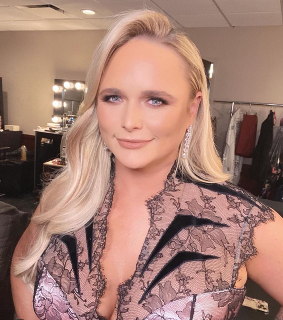 Miranda Lambert Rocks KmXtend Hair Extensions at 2022 CMA Awards